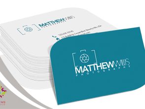 Professional business cards with rounded corners and modern teal branding by Hellen's Print.